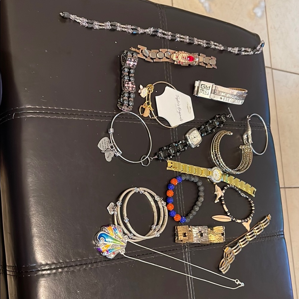 Elegant Vintage and new old stock Jewelry Set